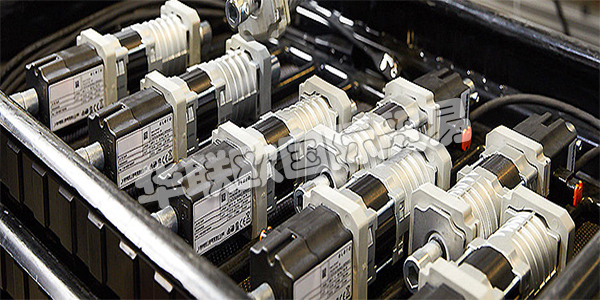 ELERO位于德國斯圖加特附近的Schlierbach，是卷簾門，防曬系統和卷簾門驅動和控制的領先制造商之一。