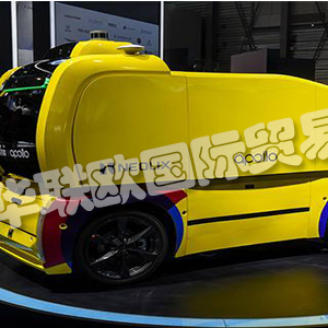 SmartFactoryJapan2019追加智能物流設(shè)備專區(qū)，擴(kuò)大工廠自動(dòng)化并吸引物流業(yè)。圖為發(fā)那科對(duì)外賓展示其物聯(lián)網(wǎng)體系技術(shù)